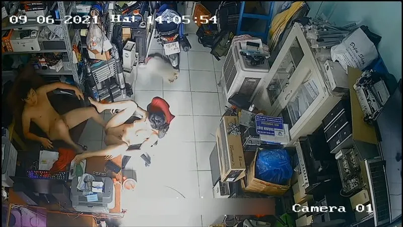 Cô vợ ông xã xoạc nhau trong của của quý máy tính